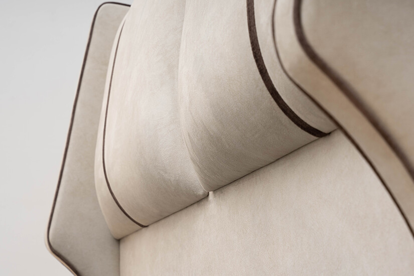 Accented lining enhances the headboard's charm. Personalize the lining colour to match your style.