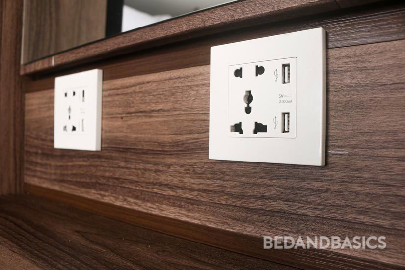 With 2 power outlets with USB outlets, you’ll be able to power up your hairdryer while charging your phone. 