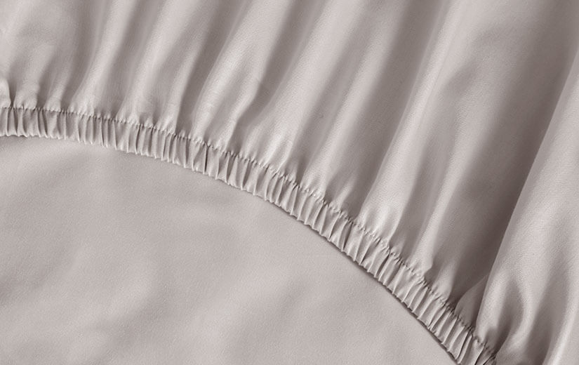 Let’s you easily tuck your bed linen. Clean and polished appearance. Bedsheet stays in place. 
