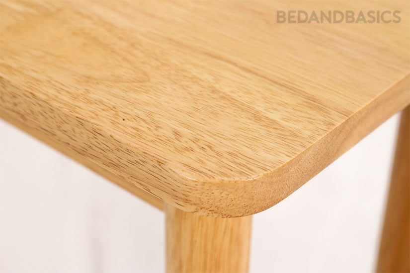 Rounded edges and legs. Suitable for families with young children.