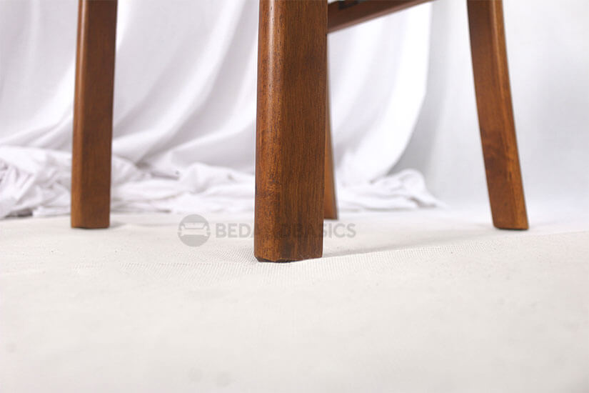 It is supported by Solid Wooden Legs that are sturdy.