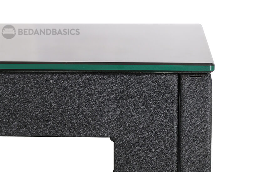  Jade green tempered glass sides with curved corners for additional safety against accidental knocks.