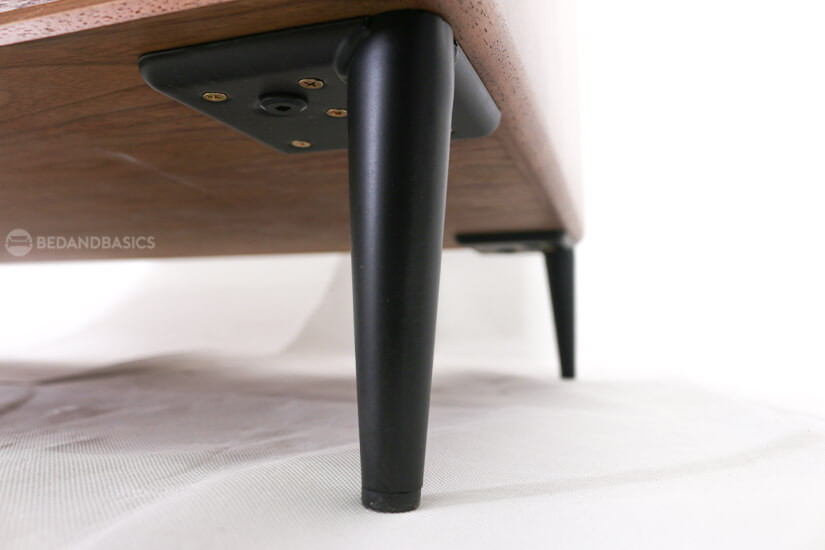 Four strong tapered metal legs form the base of the coffee table, allowing it to maintain its balance and stability.