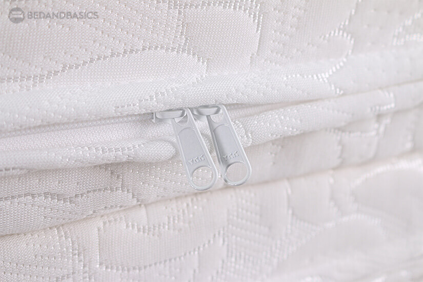 Easy cleaning with removable covers. Its washable knitted fabric cover prolongs the durability and longevity of the mattress.