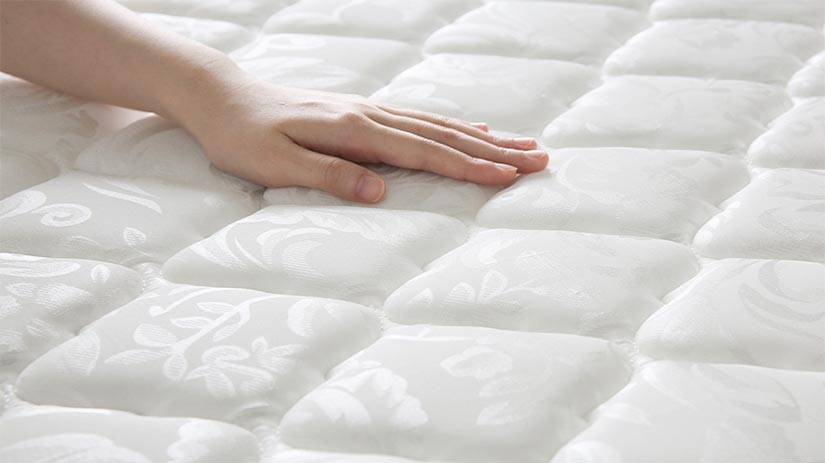 Made of 100% polyester, the mattress’ quilting is smooth to touch.