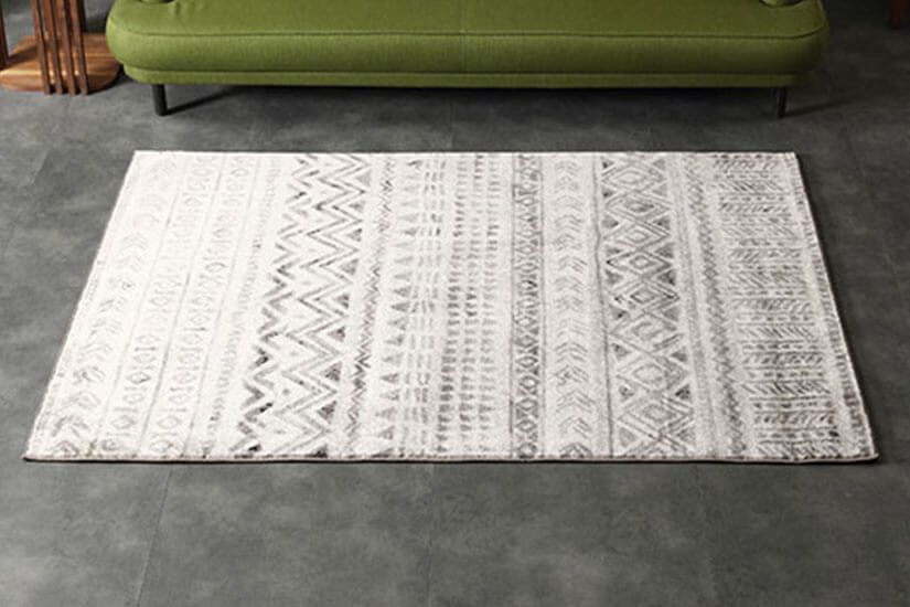 Patterned design rug. Symmetrical. Elegant & plush. 