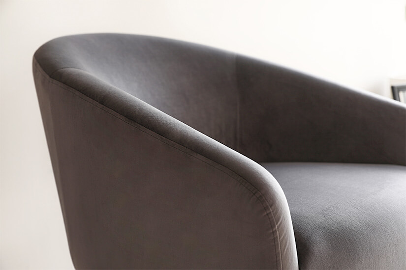 Rounded backrest that curves down to the armrests.