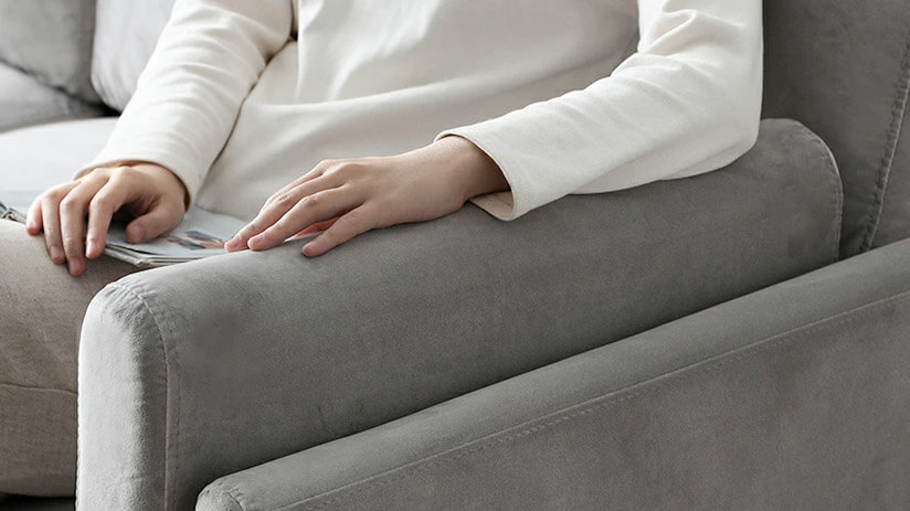 The sofa’s armrests are designed at the perfect height that allows you to relax your shoulders and elbows.