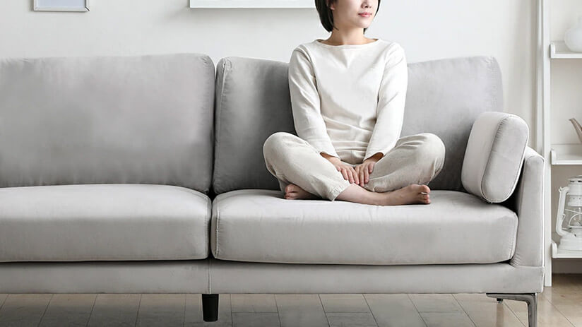 With moderate sinking, the cushions do not sag easily even after long hours of sitting.