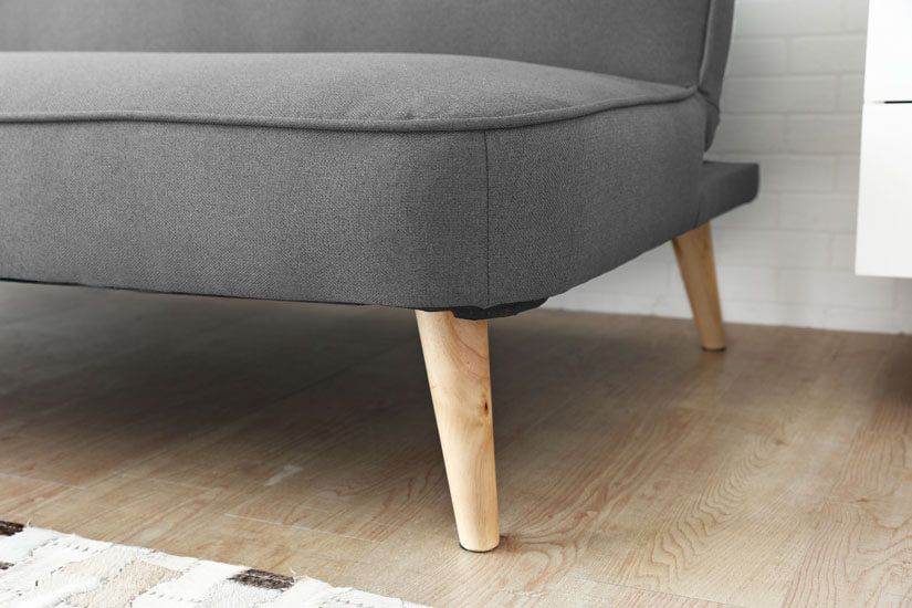 Sturdy support with solid Hevea wood legs. A touch of nature to its overall design.
