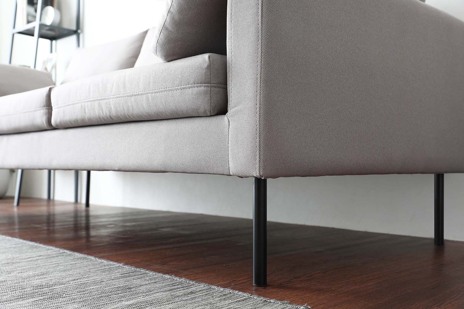 Embracing its straight silhouette and forming continuity, the Luna sofa is supported by matte-black metal legs.