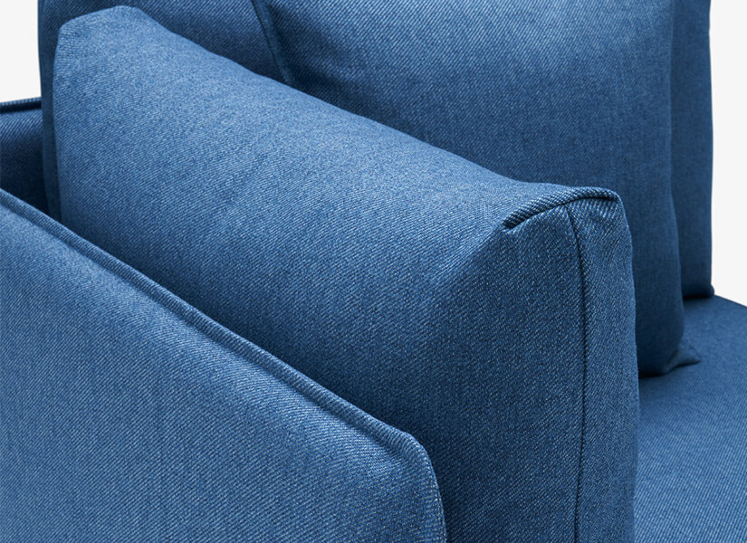 Craftmanship in the fine details. Stitches that blend with the sofa’s design. Ensuring symmetrical and even appearance.