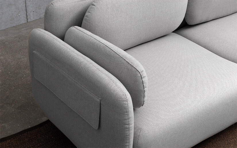 Cushions of uniform thickness. Full and rounded appearance.