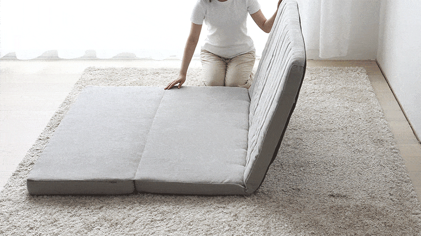 Unroll the sofa’s base, fold the backrest forward to release its lock and lay it down to create a bed.