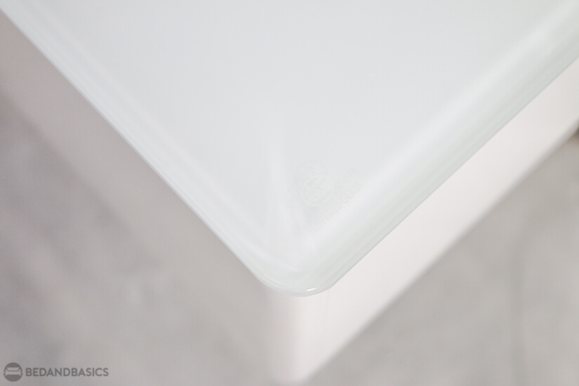 The classy tempered glass tabletop allows for easy cleaning and maintenance.