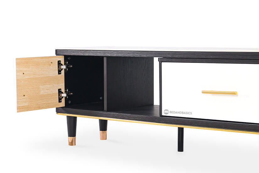 In addition to its great flexibility and accessibility, the cabinet is furnished with soft-closing hinges that places less stress on the furniture.