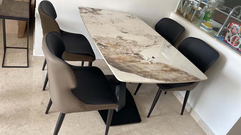 The Konrad Dining Table (140 x 80cm) Gloss Pandora with 4x Ottilie Dining Chairs.