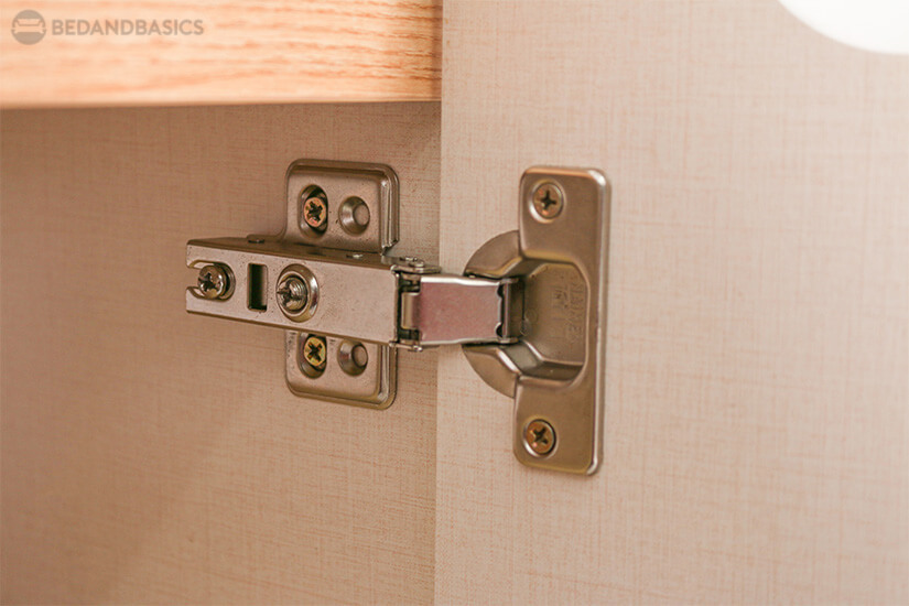 Secured with soft-closing metal hinges.