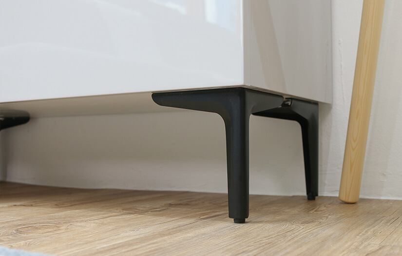 The weight of the cabinet is supported by strong and sturdy matte metal legs.
