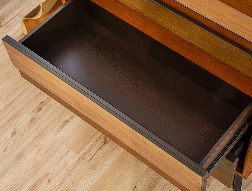 4 drawers to store all your essentials. Deep and spacious.