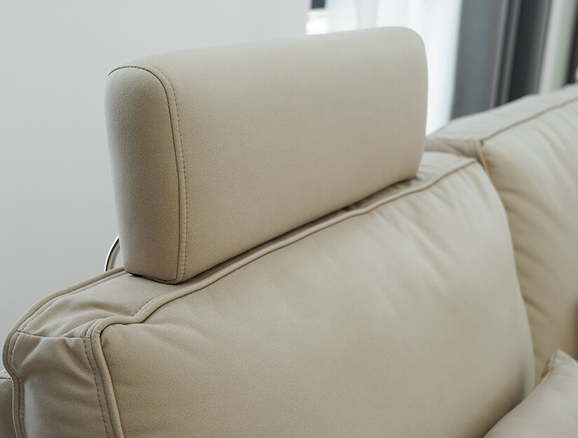 Cushioned headrest for optimum support.