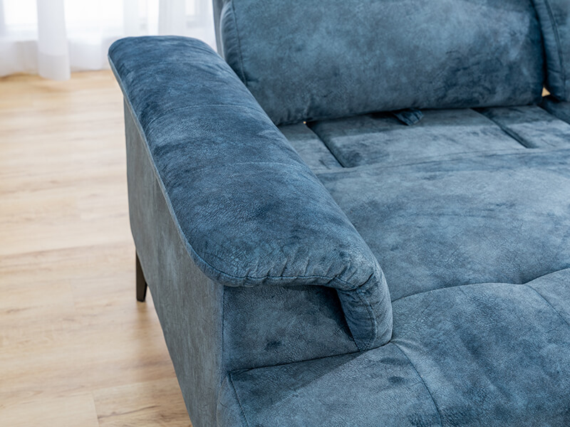Wide cushioned armrests. Premium comfort.