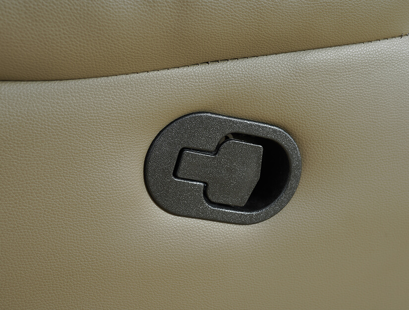 Recline your seat easily with one button! 