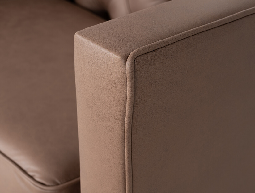 Stylish piped edges. Refined details.