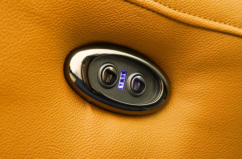 Effortlessly recline your seat using sleek, minimalist buttons. Enjoy added convenience with a USB port. Practical and stylish.