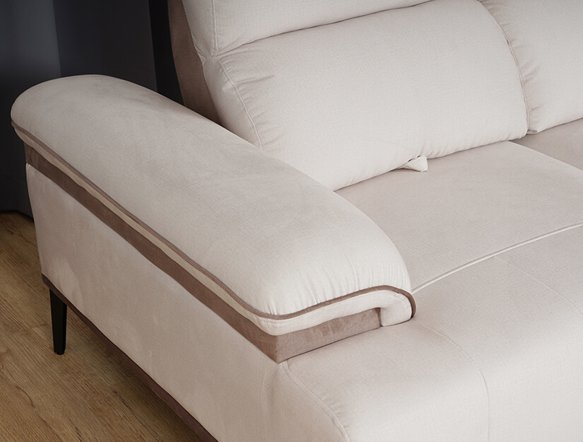 Wide cushioned armrests with piped edges. Premium comfort. 