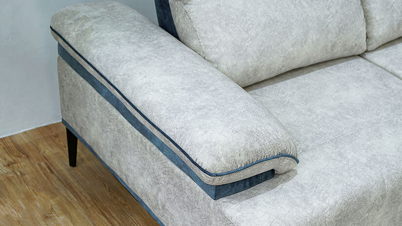 Wide cushioned armrests. Premium comfort.