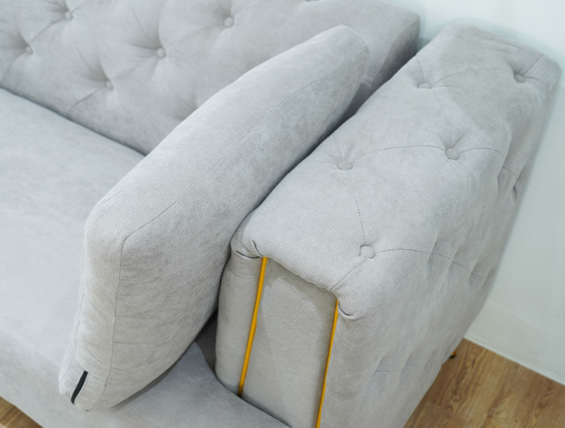 Comfortable armrests with all around button tufting.