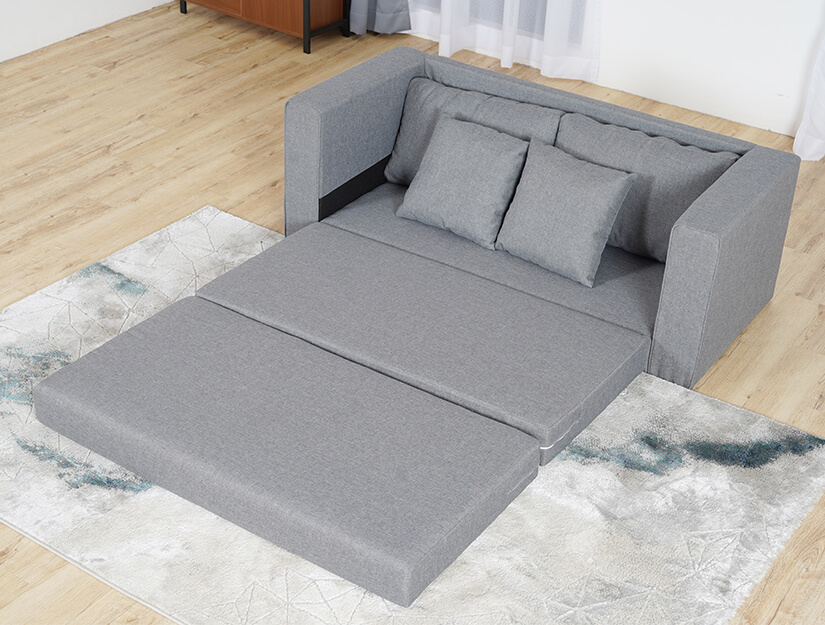 Easily converts into a queen-size bed. Ideal for movie nights & sleepovers.