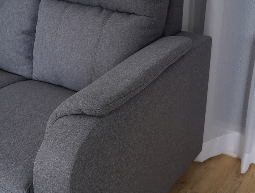 Cushioned armrests for extended comfort.
