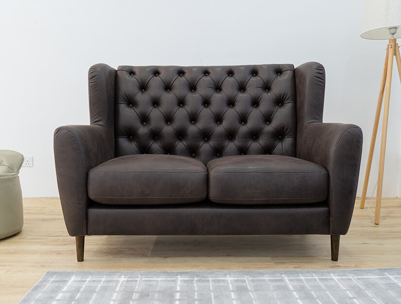A dashing variation of the classic Chesterfield design. Elegant statement piece.