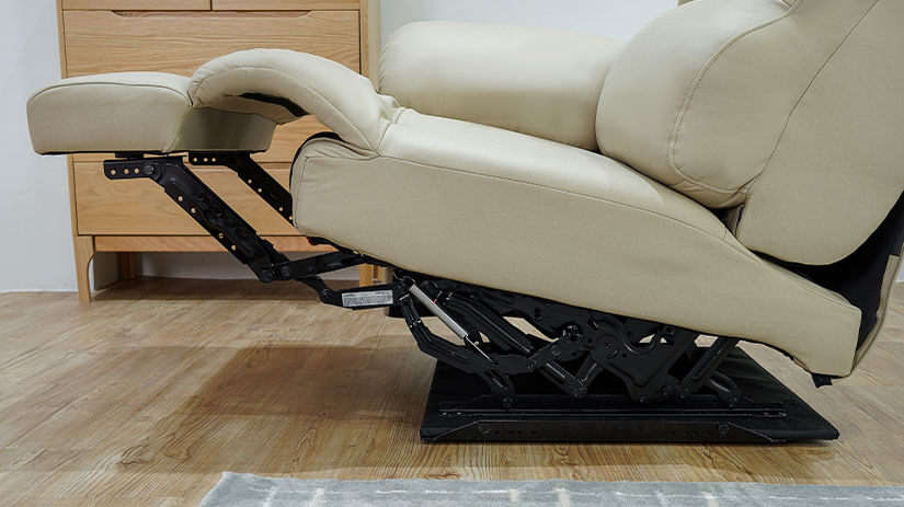 Recline your seat easily with one button!