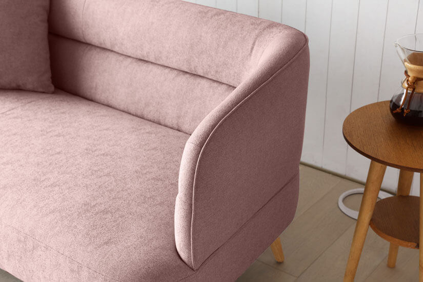 Curved armrests and rounded edges contour to the natural curves of your body.