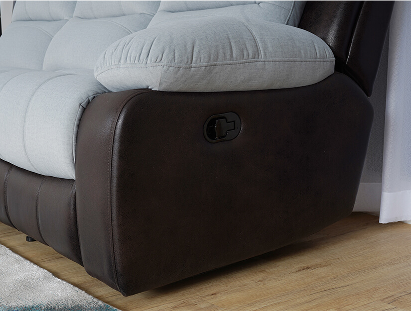 Recline your seat easily with one button! 