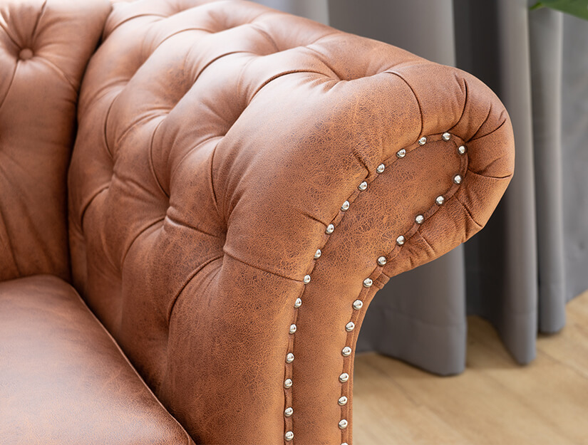 Classic rolled arms. A distinct feature of the Chesterfield sofa.