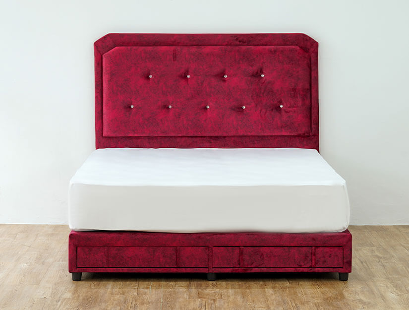 Add a touch of elegance to your bedroom with this Divan style storage bed. Simple and versatile.  
