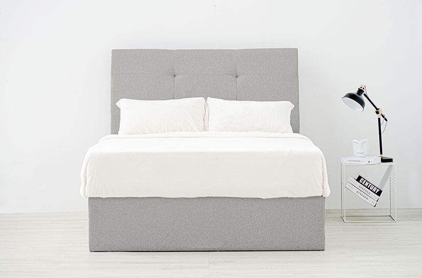 The HOLMVAM is upholstered with water-repellent and stain-resistant fabric which means any spills on the bed can be easily wiped away with a clean cloth.