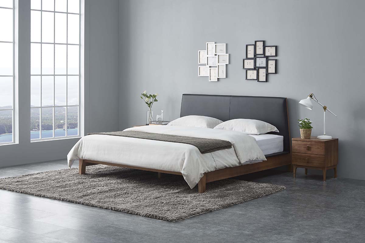 Made of solid American Ash wood, the Parco bed is built for lasting good looks.