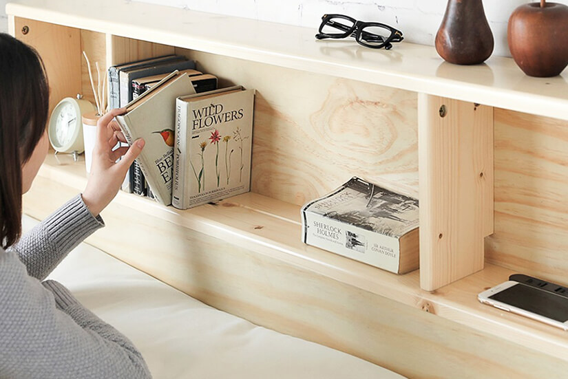 Keep your essentials easy to reach with Cuenca’s headboard. From your glasses to your favourite story books, there is no struggle even on groggy mornings. 